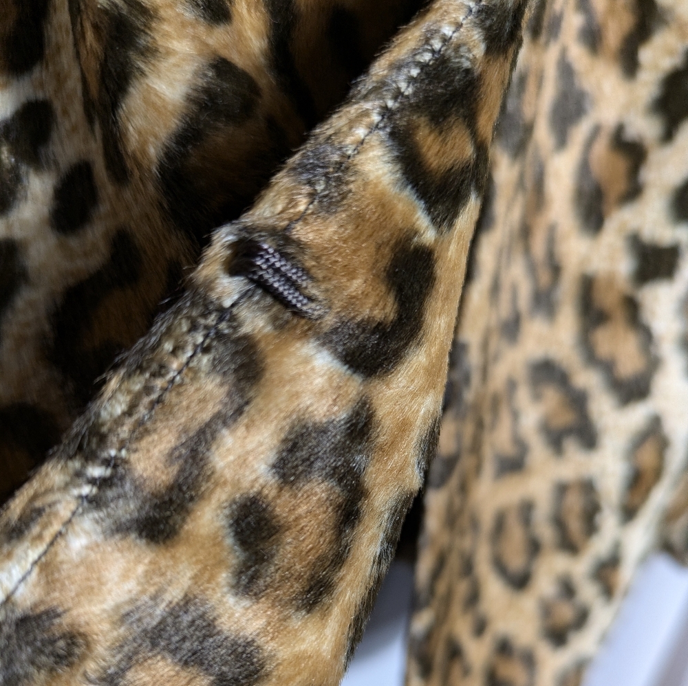 Victor Alfaro Faux Fur Leopard Print Cropped Jacket 3/4 Sleeve Jeweled Neck Sz12 - Picture 5 of 12